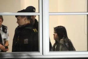 Nová Fakta: Schizofrenička, která ubodala Petra, plánovala ...