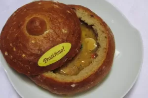 PROSTŘENO: Bramboračka podávaná v chlebu podle Zdenky ...