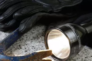 Gang vykradačů řádí u Prahy, „vybílil“ už 45 domů! „Máme strach,“ píšou lidé policejnímu prezidentovi