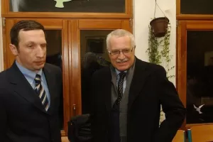 Klaus ml. promluvil o svém handicapu, hádkách s otcem a strachu z čítanek