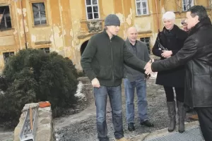 Rath dal Rodenovi peníze na střechu, dostane za to štěk ve filmu?