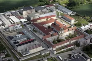 Dozorci z Valdic údajně mlátili vězně v celách: Stíhá je GIBS