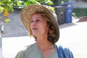 Kam se poděla éterická Vanessa Paradis? Unavená tvář a nepěkný chrup ji dělají starší, než je
