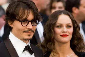 Údajný násilník Johnny Depp má nečekanou podporu: Bývalka Vanessa Paradis odsoudila chování jeho manželky