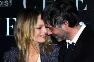 Od Deppa se snubního prstýnku nikdy nedočkala: Vanessa Paradis konečně oblékla svatební šaty