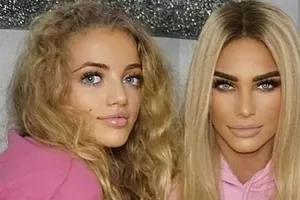 Dcera Katie Price a zpěváka Petera Andreho slaví 15: Vypadá jako ztělesněná Barbie