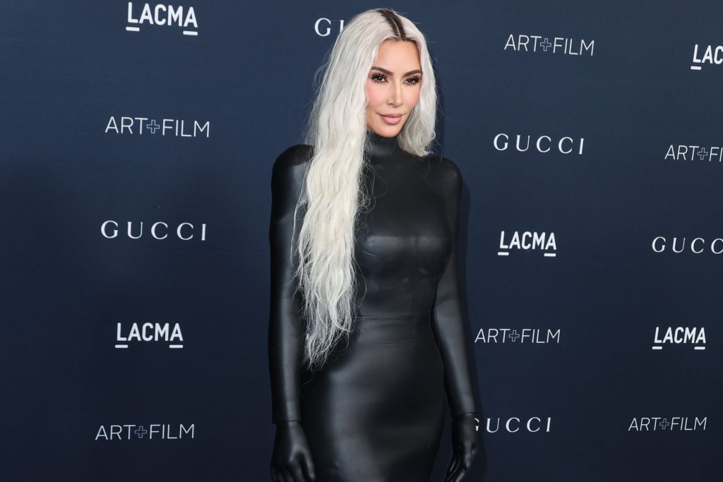 Kim Kardashian, 5. listopadu 2022 v Los Angeles, v outfitu Balenciaga