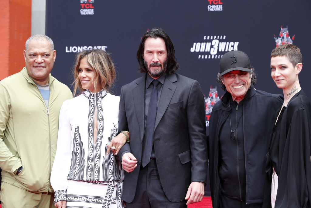 Laurence Fishburne, Halle Berry, Keanu Reeves, Ian McShane a Asia Kate Dillon - Foto: Depositphotos