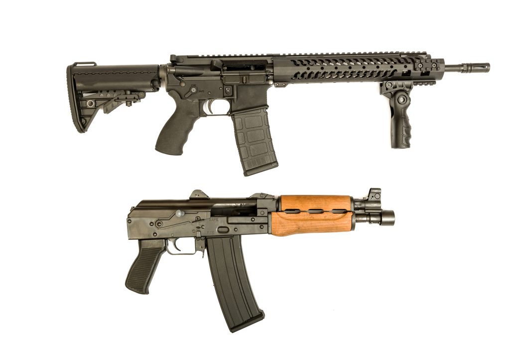 Srovnání pušky AR-15 s AK-47 - Foto: Depositphotos