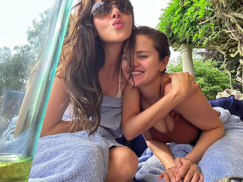 Selena Gomez a Nicola Peltz Beckham - Foto: Instagram