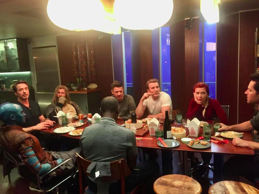 Oslava narozenin Roberta Downeyho Jr. během natáčení Avengers - Foto: Instagram