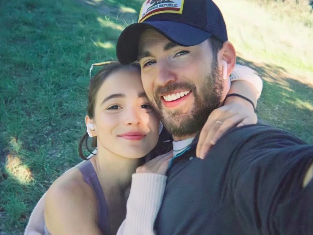 Chris Evans a Alba Baptista - Foto: Instagram