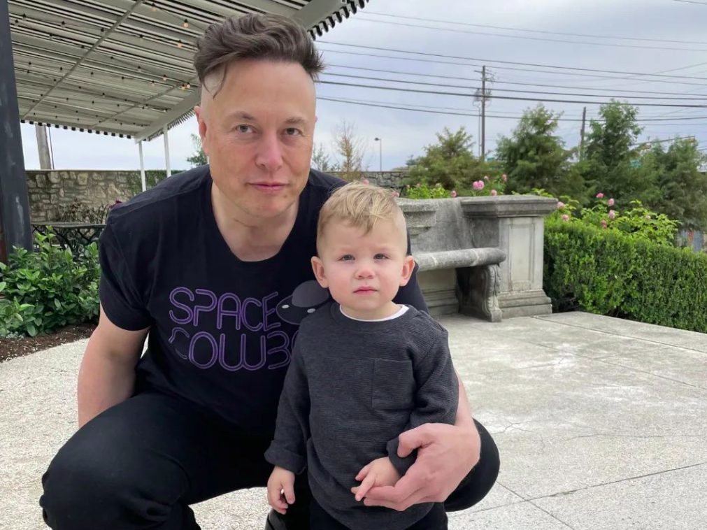 Elon Musk se synem X - Foto: Instagram