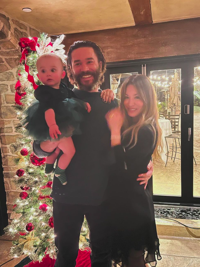 Kaley Cuoco s manželem a dcerou - Zdroj: Instagram