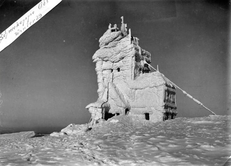 Sněžka v roce 1929 - Zdroj: Depositphotos