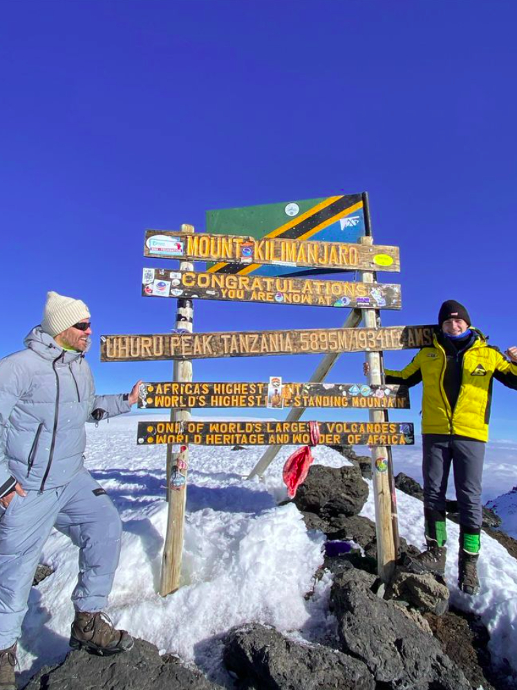 Leoš Mareš se synem na vrcholu Kilimandžára - Foto: Instagram
