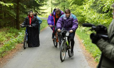 V exteriérech v Novém Městě pod Smrkem se 8. května 2025 natáčel seriál Ulice / Foto: TV Nova