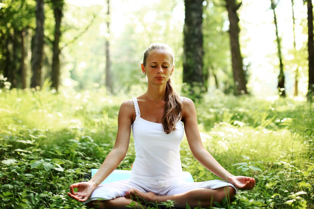 meditace v lese / Foto: Depositphotos