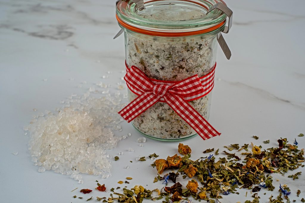 bylinková sůl do koupele / Foto: Depositphotos
