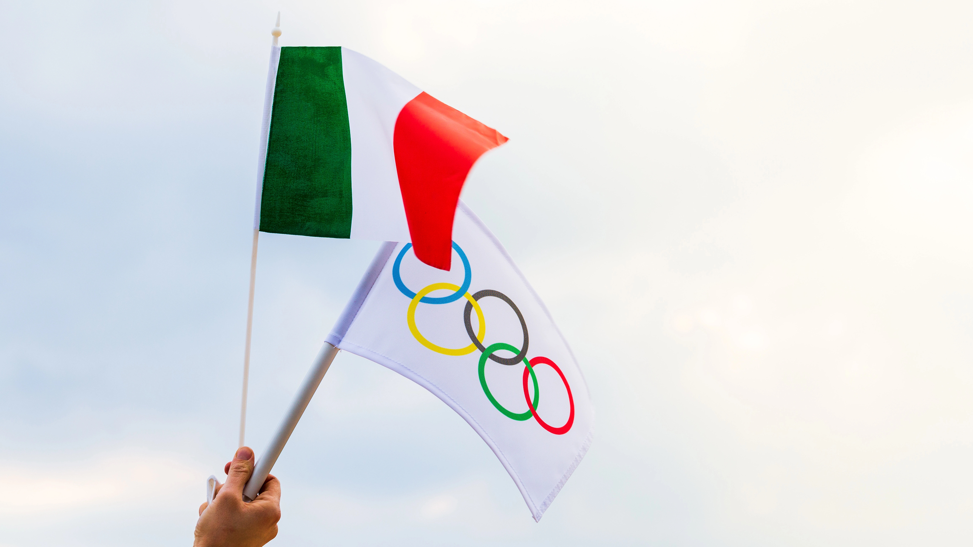 Italská vlajka a olympijská vlajka / Foto: Depositphotos