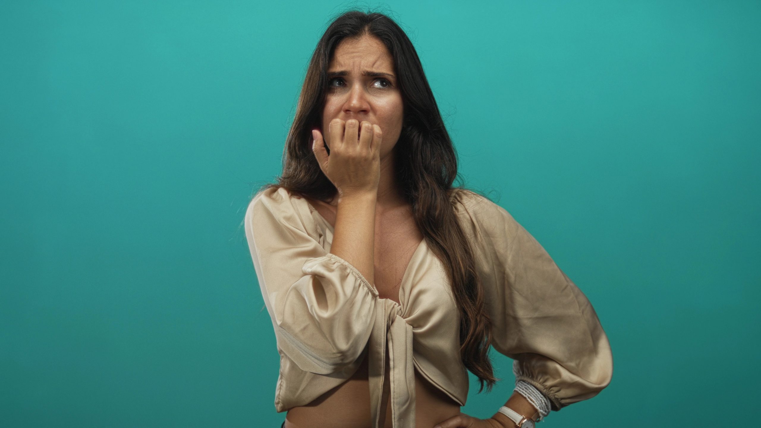 Okusování nehtů / Foto: Deositphotos